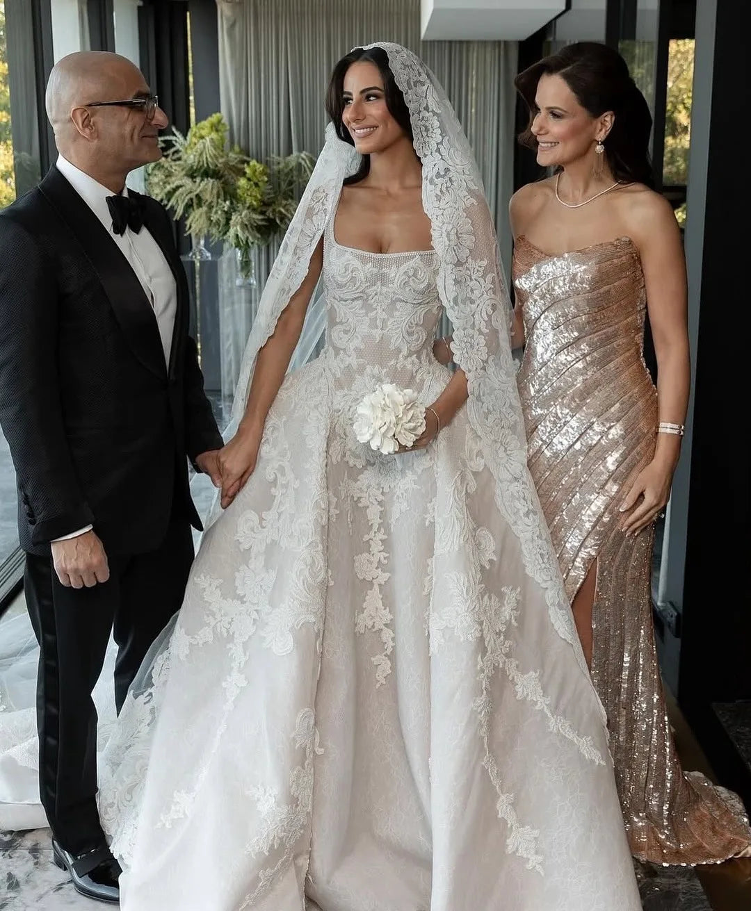 Fashion Wedding Dresses Appliques Bridal Gowns Spaghetti Straps Pearls A Line Princess Mermaid