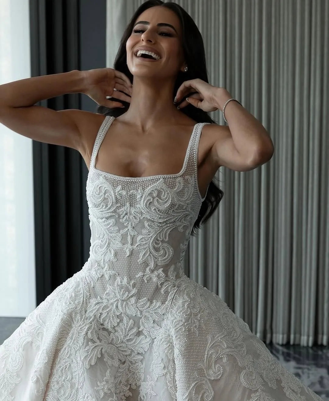 Fashion Wedding Dresses Appliques Bridal Gowns Spaghetti Straps Pearls A Line Princess Mermaid